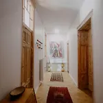 Space Age Apartman