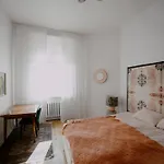 Space Age Apartman