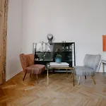 Space Age Apartman *