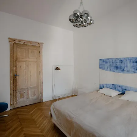 Space Age Apartment Lodz (Lodz)