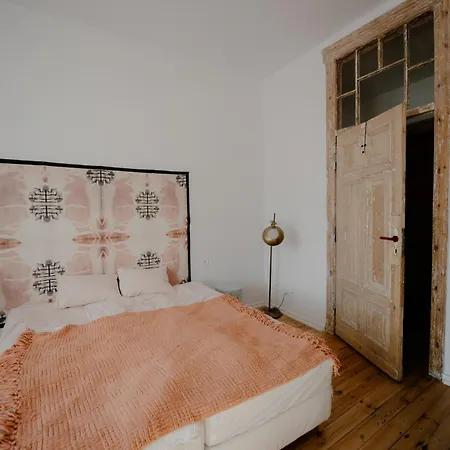 Space Age Apartman *