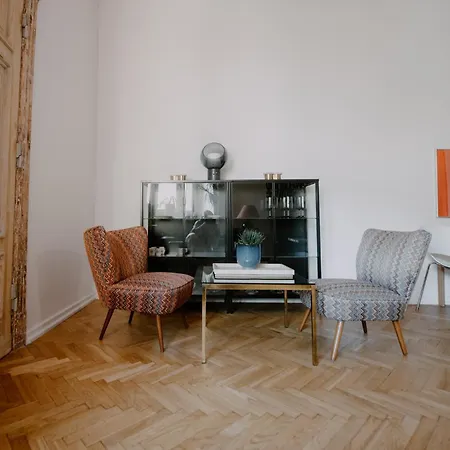 Space Age Apartman *