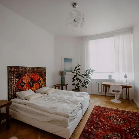 Apartment Space Age *