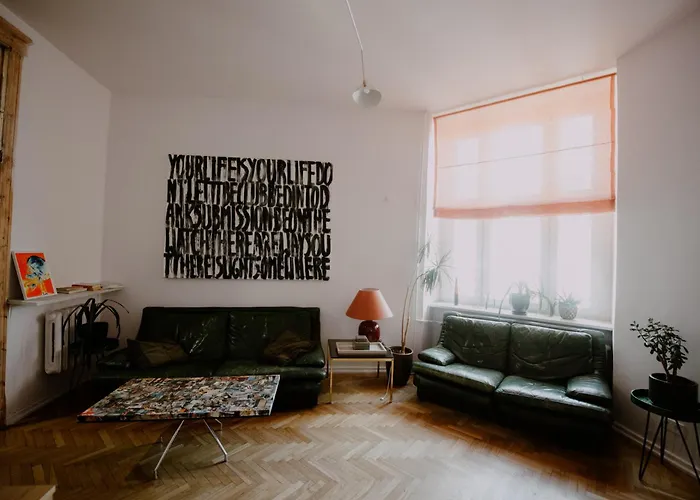 شقة Space Age وودج