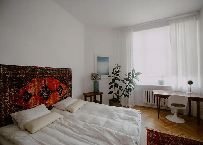 شقة Space Age وودج